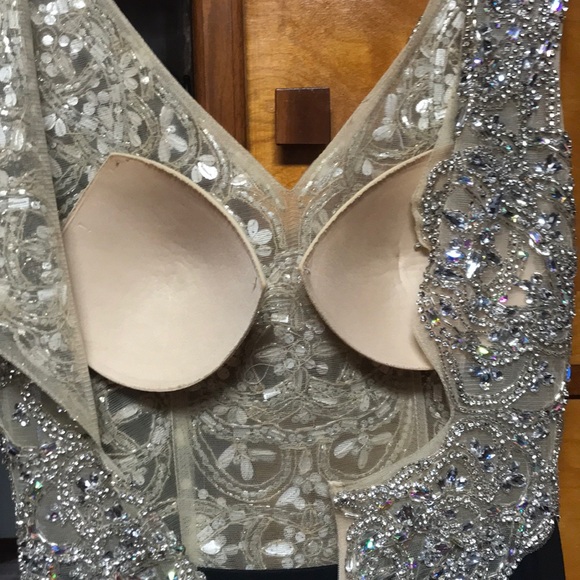 BEAUTIFUL PROM DRESS!! - Picture 5 of 8